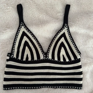 Sommar topp - Jättesnygg topp från stradivaius!! Storlek s! Bara använd några få gånger.🩷