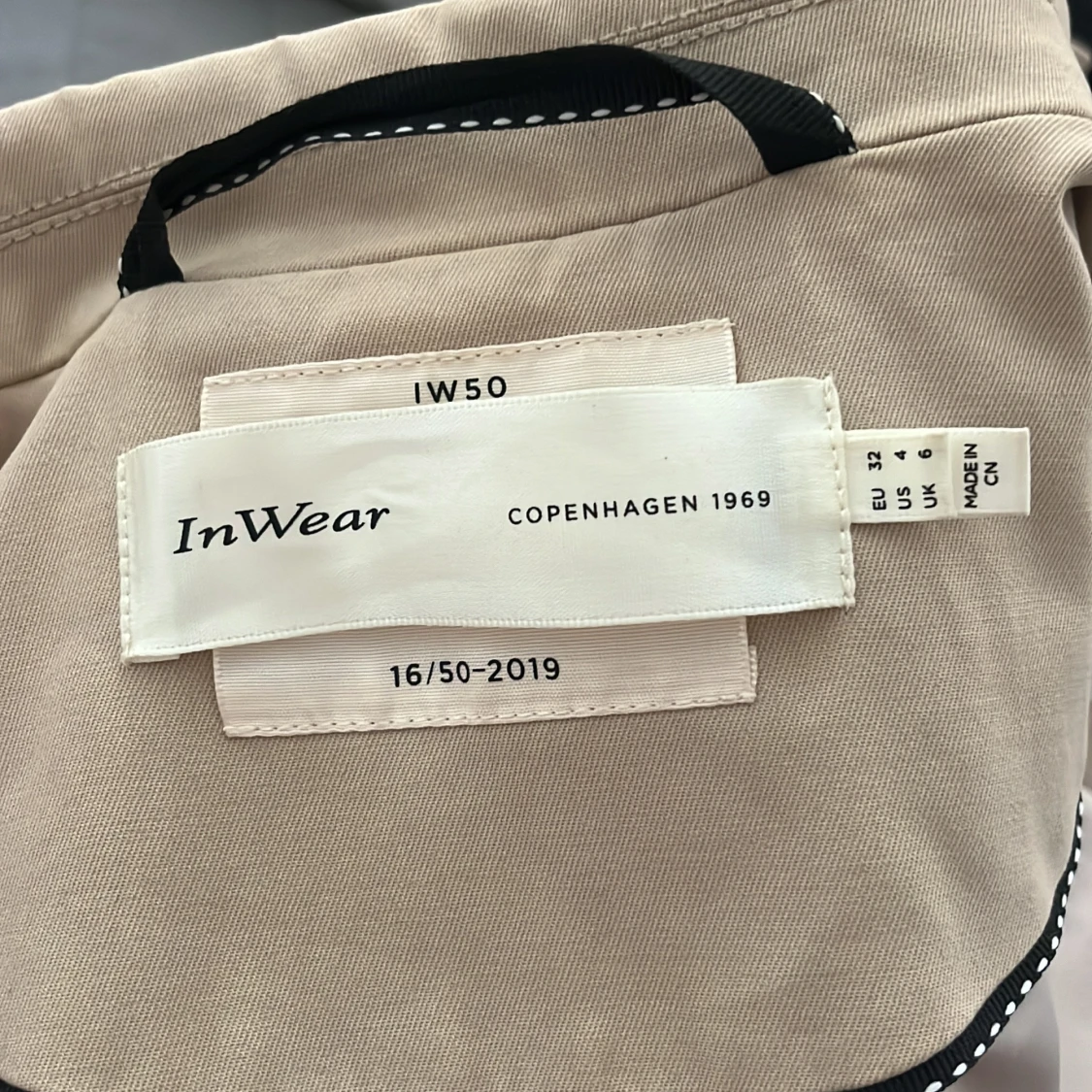 Trenchcoat Åhléns  - 92