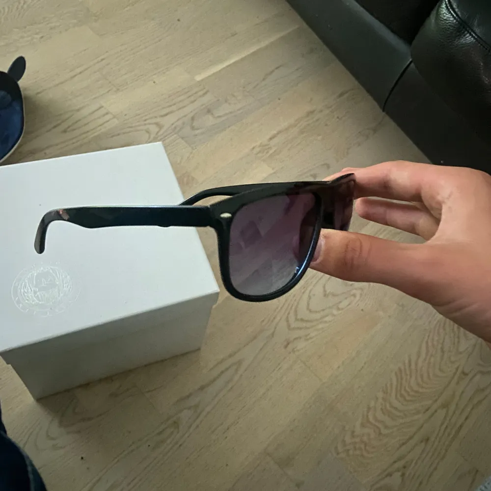 Solglasögon som är identiska till Rayban boyfriend och väldigt snygga och perfekta till sommarn. . Accessoarer.