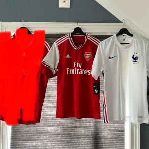 Fotbollströjor endast 899kr för de tre som är kvar!!!🔥 - Allt säljs, skriv till mig vid intresse och pris eller funderingar! Alla är äkta!