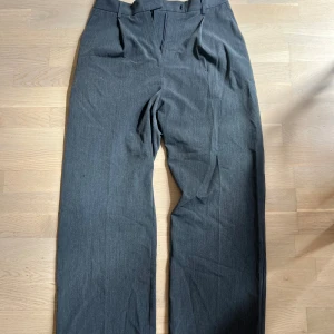 Djerf Avenue Favorite Pants Grey - Gott skick, Strl: S