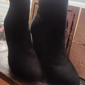 Högklackat  - Jättefint skick ⭐ Stl 40.