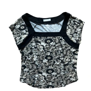 vintage mönstrad tshirt topp - topp med mönster. Passar XS-S. Köparen står för frakt. 🩷