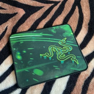 Razer musmatta  - Helt ny musmatta skick 10/10 i toppform. 