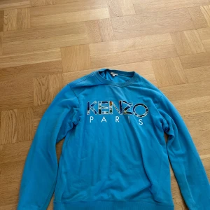 Kenzo Paris sweatshirt - En kenzo Paris sweatshirt i mycket bra skick. Ej använd mycket alls. Säljer för jag ej använder längre.