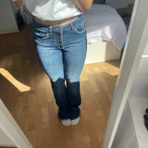 Zara jeans - Mörkblåa bootcut jeans från zara! I väldigt bra skick🩷