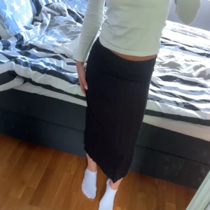 ribbad lång kjol - inga defekter eller skador!🩷