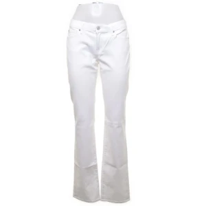 7 for all Mankind - säljer dessa bootcut jeans då dem var förstora för mig. Jeansen är i nytt skick men köpta från sellpy! Pris kan diskuteras! 