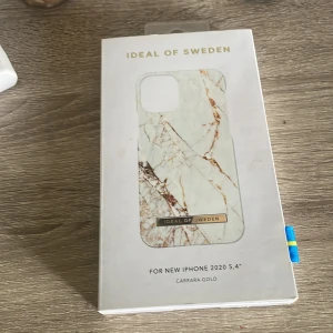 Ideal of Sweden skal🩷 - säljer nu detta asnygga skal då de inte kommer till andvändning. Tyvärr har de råkat gå sönder lite i hörnet därav priset💎 