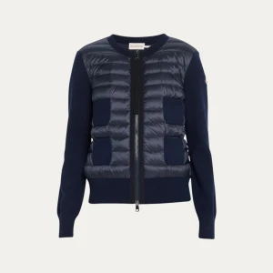 Moncler cardigan - SÖKER!!! Söker denna storlek xs-s  Skriv va ni vill ha för pris för den.