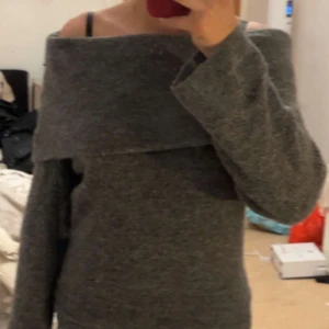 Tröja från hm - Säljer en tröja från hm, jag säljer tröjan pga ingen användning men den är väldigt fin köptes för 400 