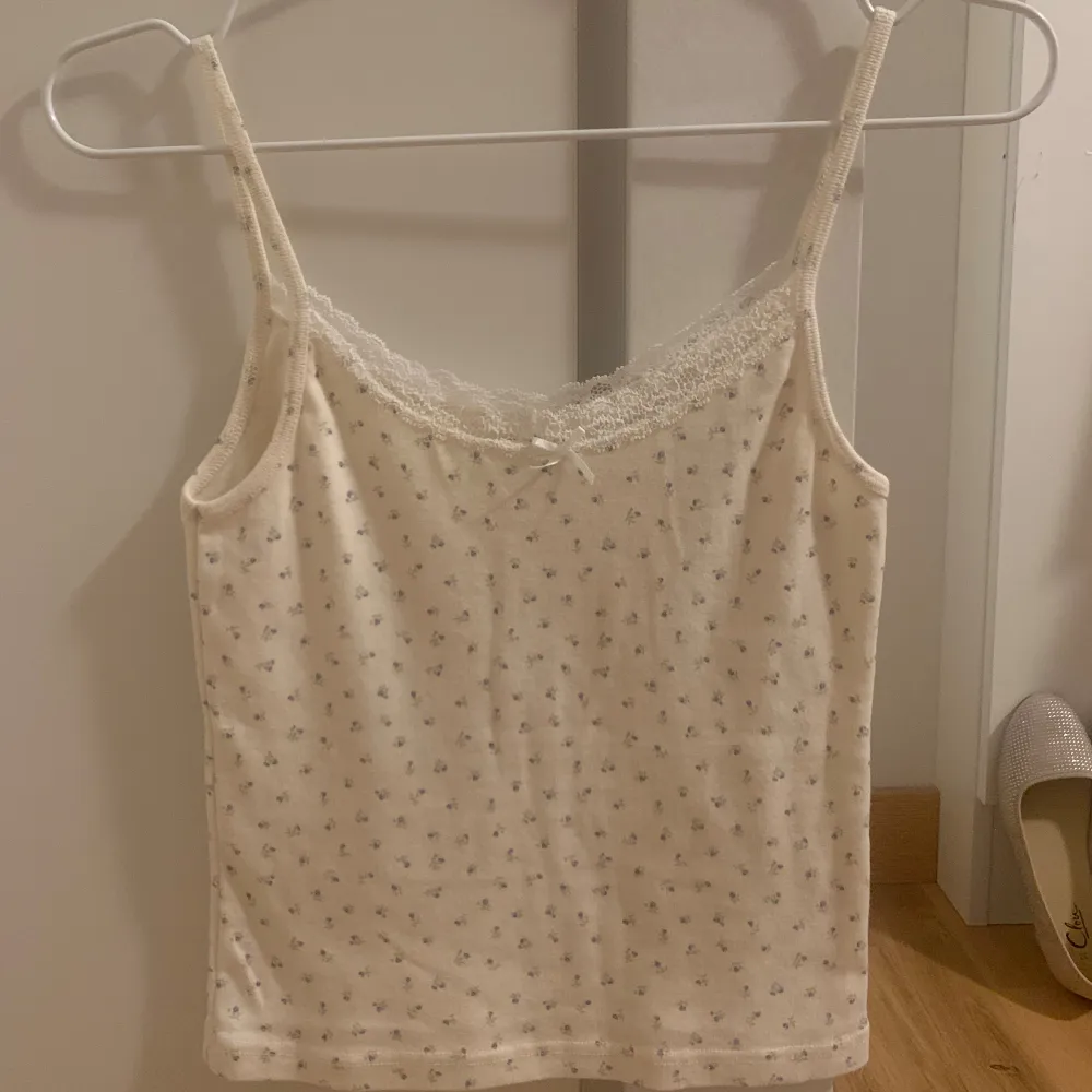 Köpt: Brandy Melville. Toppar.