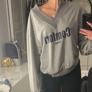 Sweatshirt - Superskön sweatshirt, säljs för att jag inte använder den. skulle chansa på att den är i storlek M/L. skriv för mer info❤️ pris kan diskuteras🫶🏼