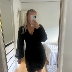 Klänning - Klänning från NLY, Nelly.com Använt 1 gång på en fotografering så är som ny. 📷 Säg till om du vill ha fler bilder så fixar jag det. 💸 Vid snabb affär kan ja tänka mig att sänka priset. ✉️ Köparen står för frakten. 📍 Kan mötas upp i Tyresö.