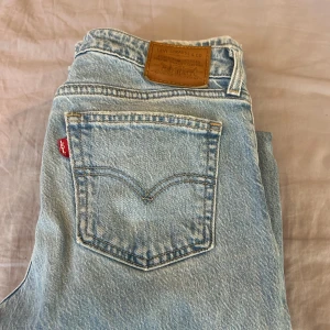 Low pitch boot Levis jeans - Lågmidjade Levis jeans 