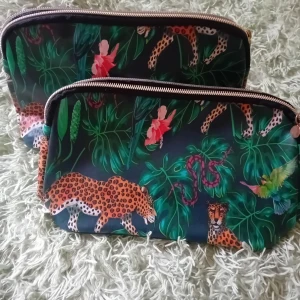 Makeup väskor  - Jungel,safari cosmetics väskor 79st