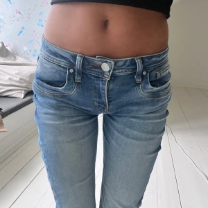 LTB JEANS - Lågmidjade ltb jeans Jätte fint skick, knappt använda Inköpta för 915kr säljer för 600 Storlek 28/30, skulle säga xs/s 
