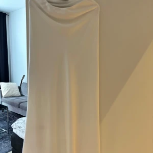 Vit kjol - bra skick använd en gång utomlands