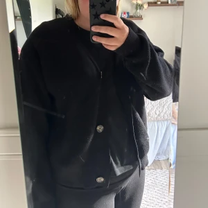 Stickad kofta  - Mysig stickad kofta, fin och bekväm att ha på sig 