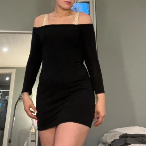 Svart klänning - Svart kort klänning, perfekt för utgång eller annat. Storlek som S. 🥰