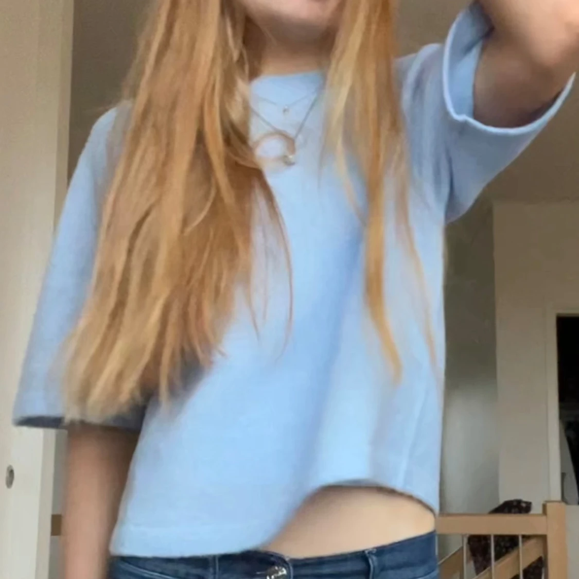 Ljusblå stickad t-shirt