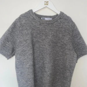 Stickad tröja💕 - En fin stickad tröja från Zara, nästan aldrig använd så den är i mycket bra skick💕