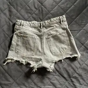 Gråa shorts från Zara, fint skick