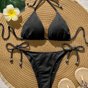 svart bikini ny - Helt ny, aldrig använd/ Säljer i svart och vit, 130st/ 2 för 210