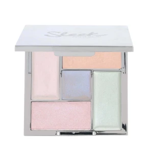 Highlighter pallet  -  Säljer denna  highlighter pallet från sleek makeup. Använd fåtal gånger.  Priset går att diskutera. Nypris är ca 120kr💓