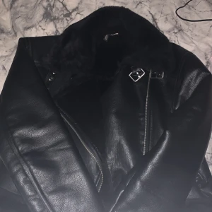 Jacka  - Jättefin. Från hm. Fråga om bild på