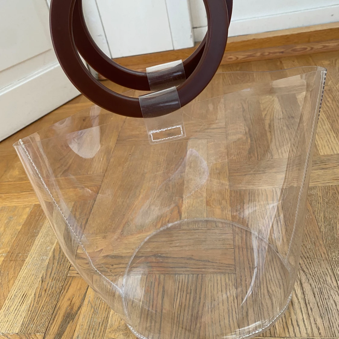 Transparent handväska med bruna handtag - 90