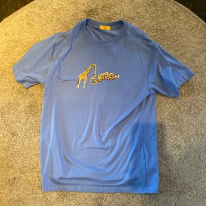 Dime tshirt  - Aldrig använd strl M