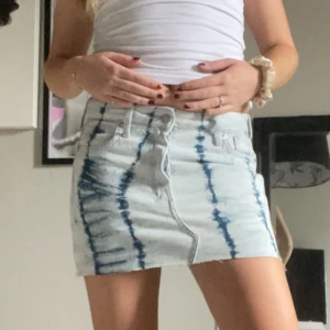 Jeanskjol  - En jeansskjol med lite mönster 💗