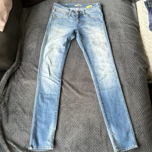 Stokes wrangler jeans  - Wrangler jeans från Stokes, jättefina. Står inte stl, men tror 36.