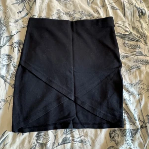 Kjol från ginatricot - Svart kjol från Gina tricot, knappt använd! 