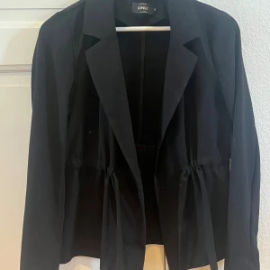 Jacka - Jacka/kofta från only i storlek 34