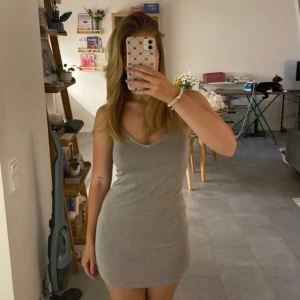 Silvrig glittrig klänning - Helt oanvänd!