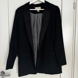 Blazer - Oversized kavaj från H&M Storlek S Använd fåtal gånger, mkt bra skick