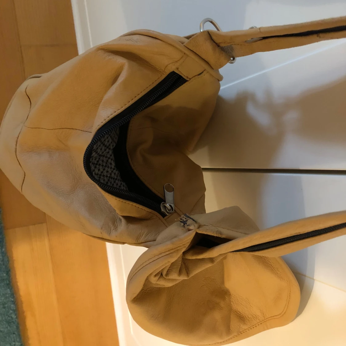 Liten läcker ryggsäck i mjukaste skinn - 93