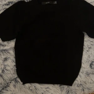 Tröja  - Kortärmad stickad tröja