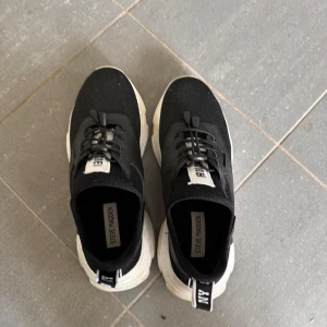 Steve Madden - Sneakers i storlek 40 är i nyskick. 