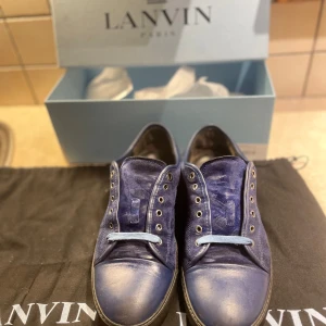 Lanvin - Säljer mina lanvins pga för små skick 6/10. Allt på bild 1 ingår. 