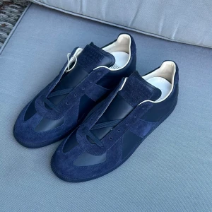 MAISON MARGIELA GATS - Säljer mina helt nya margielas! Aldrig använda( har bara varit i butik som exemplar). Därav ingår ej box bara dustbags. Priset ej hugget i sten, vid frågor är det bara att kontakta!