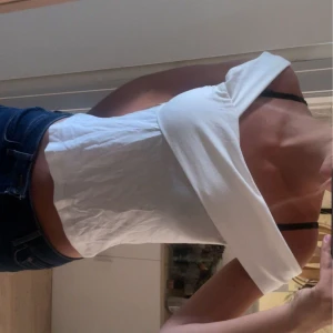 Vit topp  - En fin topp, aldrig använd🥰