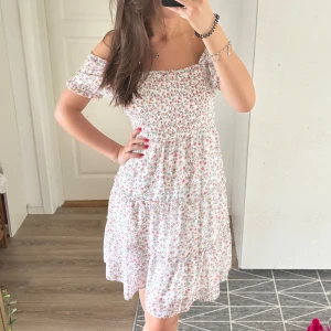 Sommarklänning - Klänning från Cubus barnavdelning i storlek 170!💕Aldrig använd men inga lappar kvar, köpt för 499 kr, priset kan diskuteras!!