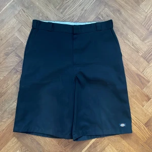 Baggy dickies shorts  - Svarta baggy dickies shorts 