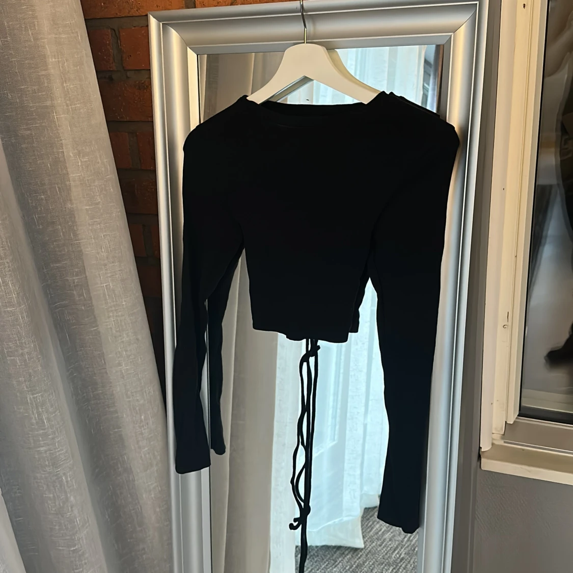 Långärmad topp m. Öppen rygg - 90