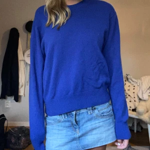 Stickad tröja - Mysig tröja från uniqlo i storlek m som knappt används❤️ tycker om denna massor men har många andra liknande. Jätteskönt material!