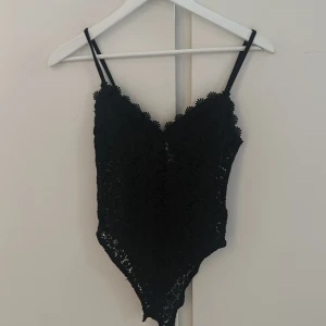 Body - Snygg body från H&M! Knappt använd😊