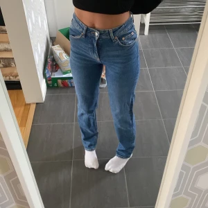 Jeans  - Oanvända jeans från Gina triot, high waist straight jeans, säljer billigt för att bli av med enkelt 